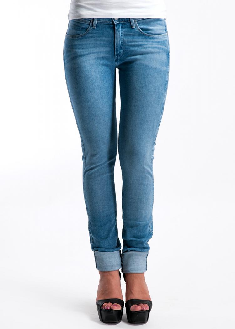 Джинсы Wrangler Wrangler голубой - купить модную одежду известных брендов джинсы wrangler Wrangler по лучшей цене в интернет магазине