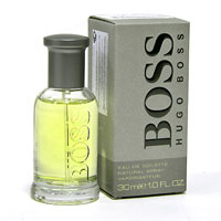 Hugo Boss Туалетная вода Boss Bottled, 30 мл0737052351001 Hugo Boss Туалетная вода Boss Bottled, 30 мл0737052351001Bottled Hugo Boss принадлежит к древесной и пряной группам ароматов. Композиция от парфюмеров из Hugo Boss предназначена для сильной половины человечества. К верхним нотам этого немецкого парфюма можно отнести аккорды сливы, дубового мха, зеленого яблока, цитрусов, бергамота, герани и лимона. В качестве сердечных оттенков были выбраны ноты махагони, гвоздики и корицы. Аккорды сандалового дерева, оливкового дерева, ванили, ветивера и кедра выступают в качестве базовых оттенков.Верхняя нота: Яблоко, Цитрусовые фрукты.Средняя нота: Корица, Герань, Гвоздика.Шлейф: Сандаловое дерево, Кедр, Оливковое дерево.Яблоко и корица - секрет успеха.Дневной и вечерний аромат.