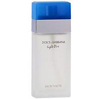 Dolce & Gabbana Туалетная вода Light Blue, 25 мл0737052074306 Dolce & Gabbana Туалетная вода Light Blue, 25 мл0737052074306Этот аромат посвящен чувственным богиням Средиземноморья, а любим женщинами всех возрастов во многих странах мира. Один из популярнейших ароматов на российском рынке. Мгновенно овладевающий вами, неотразимый как сама радость жизни! Импульсивная и яркая композиция сделала туалетную воду Dolce & Gabbana Light Blue бестселлером парфюмерного рынка. Бархатная упаковка небесно-голубого цвета, матовый флакон создают ощущение фирменной утонченной роскоши от мастеров моды! Классификация аромата: фруктовый, цветочный. Пирамида аромата · Верхние ноты: сицилийский лимон, колокольчики, зеленые яблоки сорта Гренни Смит. · Ноты сердца: жасмин, бамбук, белая роза. · Ноты шлейфа: кедр, амбра, мускус.Ключевые слова: нежный, искрящийся, энергичный, очаровывающий, оптимистичный, чувственный.Туалетная вода - один из самых популярных видов парфюмерной продукции. Туалетная вода содержит 4-10% парфюмерного экстракта. Главные достоинства данного типа продукции заключаются в доступной цене, разнообразии форматов (как правило, 30, 50, 75, 100 мл), удобстве использования (спрей). Идеальна для дневного использования.Товар сертифицирован.Уважаемые клиенты!Обращаем ваше внимание на возможные изменения дизайна упаковки.