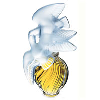 Nina Ricci Lair Du Temps. Туалетная вода, 30 мл3137370207030 Nina Ricci Lair Du Temps. Туалетная вода, 30 мл3137370207030L’Air du Temps – символ и талисман дома Nina Ricci. Неповторимая индивидуальность аромата основывается на его двойственном характере. Тонкая смесь традиций и дерзости. Баланс и гармония. Оригинальная и неповторимая игра контрастов. Свежий и вечный аромат, уникальное сочетание контрастов, излучающих таинственную соблазнительную силу. Верхние ноты пряные и чарующие гвоздика и гардения. Ноты сердца благородные и нежные роза сентифолия и жасмин. Базовые ноты окутывающие и чувственные ирис и сандал.Верхняя нота: Гвоздика, гардения.Средняя нота: Роза сентифолия, жасмин.Шлейф: Ирис, сандал.Ирис, гардения, жасмин - аромат как признание в любви.