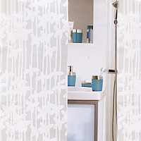 Штора Sarong white, 180х2001010627 Штора Sarong white, 180х2001010627Штора для ванной комнаты Sarong white белого цвета изготовлена из полиэтиленвинилацетата. В верхней кромке шторы сделаны отверстия для колец. Штору можно стирать только руками. Шторы от компанииSpirella отличает яркий, красочный дизайн рисунков и высокое качество (гарантия на изделие 3 года). Сделайте Вашу ванную комнату еще красивее! Характеристики: Материал: пластик. Размер шторы: 180 см х 200 см. Цвет рисунка: белый. Производитель: Швейцария. Артикул: 1010627.