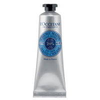 Крем для рукLOccitane Карите, 30 мл087107 Крем для рукLOccitane Карите, 30 мл087107Крем содержит 20% масла карите, мед и экстракт миндаля, благодаря которым ваши руки всегда будут мягкими и нежными. Тающая текстура моментально впитывается, восстанавливая и защищая сухую и обезвоженную кожу, даря ей тонкий аромат жасмина и иланг-иланга.Характеристики: Объем: 30 мл. Артикул: 087107. Производитель: Франция. Товар сертифицирован.