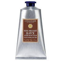 Бальзам после бритья LOccitane Bavx, 75 мл164648 Бальзам после бритья LOccitane Bavx, 75 мл164648Бальзам после бритья LOccitane Bavx мгновенно успокаивает кожу, предотвращает раздражение и чувство стянутости, оставляет на коже тонкийдревесный и пряный запах. Бальзам обогащен маслом каритэ, оказывающим защитное действие на кожу, увлажняющим растительным глицерином, смягчающим бизабололом и укрепляющим экстрактом березового сока. Характеристики:Объем: 75 мл. Производитель:Франция. Артикул: 164648. Loccitane (Л окситан) - натуральная косметика с юга Франции, основатель которой Оливье Боссан.Название Loccitane происходит от названия старинной провинции - Окситании. Это также подчеркивает идею кампании - сочетании традиций и компонентов из Средиземноморья в средствах по уходу за кожей и для дома.LOccitane использует для производства косметических средств натуральные продукты: лаванду, оливки, тростниковый сахар, мед, миндаль, экстракты винограда и белого чая, эфирные масла розы, апельсина, морская соль также идет в дело. Специалисты компании с особой тщательностью отбирают сырье. Учитывается множество факторов, от места и условий выращивания сырья до времени и технологии сборки. Товар сертифицирован.