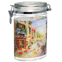 Банка для продуктов SinoGlass Итальянская улица 1,2 л SI-9221B02-ALSI-9221B02-AL Банка для продуктов SinoGlass Итальянская улица 1,2 л SI-9221B02-ALSI-9221B02-ALБанка для сыпучих продуктов Итальянская улица с металлической защелкой выполнена из стекла. Она позволит украсить любую кухню, внеся разнообразие, как в строгий классический стиль, так и в современный кухонный интерьер. Оригинальная банка для сыпучих продуктов будет отлично смотреться на вашей кухне. Характеристики: Материал: стекло, металл. Объем банки: 1,2 л. Высота: 20,7 см. Размер основания: 12,7 см х 8 см. Размер упаковки: 22 см х 9 см х 17,5 см. Изготовитель: Китай. Артикул: SI-9221B02-AL.SinoGlass - один из крупнейших производителей стеклянной посуды, известной во всем мире. Мировую популярность изделий торговой марки SinoGlass в первую очередь обеспечила группа выдающихся дизайнеров из Европы, Америки и Восточной Азии, работающих на фабрике. Вторым слагаемым успеха данной посуды явился строгий контроль качества на всех этапах производства изделий на самом современном и надежном оборудовании.Ассортимент изделий торговой марки SinoGlass представлен самыми разнообразными стеклянными банками для хранения сыпучих продуктов, а также емкостями для масла, уксуса и специй.