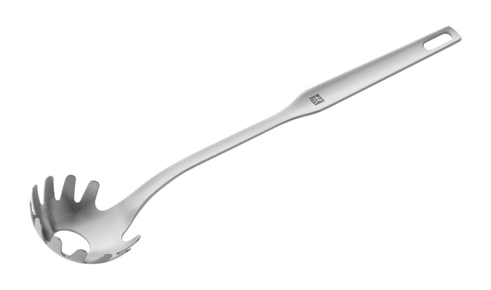 Zwilling ложка для спагетти Twin Prof37816-000 Zwilling ложка для спагетти Twin Prof37816-000Ложка для спагетти Prof, выполненная из нержавеющей стали, идеально подходит для того, чтобы помешивать и вынимать готовые спагетти, феттучини из кастрюли, а также для того, чтобы аккуратно разложить порции и добавки в виде нарезанных тонкими полосками овощей или рыбы по тарелкам. Удобная ручка с петлей позволяет подвесить ложку в любом месте. Характеристики: Материал: нержавеющая сталь. Длина: 34 см. Производитель:Германия. Изготовитель:Китай. Артикул:37816-000.Немецкая компания Zwilling J. A. Henckels была основана в 1731 году. При производстве своей продукции компания на протяжении многих лет использует инновационные технологии. В настоящее время компания Zwilling J. A. Henckels является эталоном высокого немецкого качества, долговечности и практичности, чем заслужили признание во всем мире.