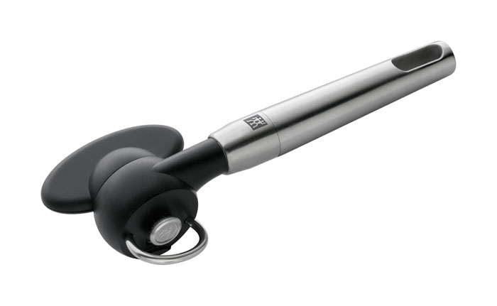 Zwilling открывалка для банок Twin Pure37507-000 Zwilling открывалка для банок Twin Pure37507-000Открывалка для банок Pure будет отличным помощником на вашей кухне. Она изготовлена из высококачественной стали и пластика. Открывалка имеет удобную ручку, которая предотвратит выскальзывание из рук. Благодаря такой открывалке вы с легкостью сможете открыть консервированные банки. Характеристики: Материал: нержавеющая сталь, пластик. Длина открывалки: 18,5 см. Производитель:Германия. Изготовитель:Китай. Артикул:37507-000.Немецкая компания Zwilling J. A. Henckels была основана в 1731 году. При производстве своей продукции компания на протяжении многих лет использует инновационные технологии. В настоящее время компания Zwilling J. A. Henckels является эталоном высокого немецкого качества, долговечности и практичности, чем заслужили признание во всем мире.