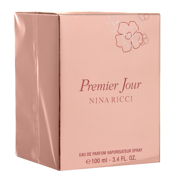 Nina Ricci Premier Jour. Парфюмированная вода, 100 мл3137370183914 Nina Ricci Premier Jour. Парфюмированная вода, 100 мл3137370183914Композиция Premier Jour от Nina Ricci – это чувственная сияющая цветочная гармония. Первый аккорд – дерзкий и импульсивный. Нота желтого мандарина, сплетаясь с ароматом гардении, создает легкий “металлический” оттенок, как напоминание о городе, окружающем современную женщину, с его огромной энергией и скоростями. Окутывающее, женственное сердце аромата – это белое драже, цветы сладкого горошка, ванильная орхидея с острова Мадагаскар. Нота цветов сладкого горошка дарит воздушность яркость и остроту. Использование ванильной орхидеи придает аромату оттенок ванили, но более деликатный, почти прозрачный, с цветочным звучанием, приносящий спокойствие, ощущение тепла и комфорта. Базовые ноты придают чувственность аромату. Карибское сливовое дерево, индийский сандал и мускус делают аромат более стойким, усиливают чувственный оттенок, даря ему теплоту, глубину и легкий кожный эффект.Верхняя нота: Гардения, мандарин.Средняя нота: Миндаль в глазури, цветок душистого горошка.Шлейф: Сандаловое дерево, белый мускус.Миндаль в сахарной глазури - символ невесты в красивом платье с фатой.