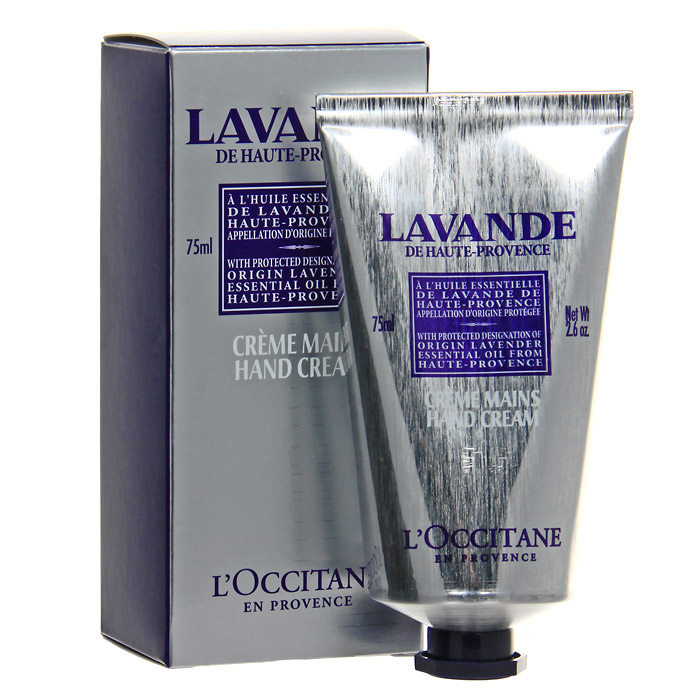 Крем для рук LOccitane Лаванда, 75 мл207048 Крем для рук LOccitane Лаванда, 75 мл207048Крем для рук LOccitane Лаванда, содержащий эфирное масло лаванды, успокаивает и парфюмирует одновременно. Масло карите, пчелиныйвоск и мед увлажняют и питают кожу рук, придают ей гладкость, нежность. Экстракт розмарина оказывает антибактериальный уход,дарит комфортные ощущения. Витамин Е и масло виноградных косточек стимулируют клеточное обновление. Характеристики: Объем: 75 мл. Артикул: 207048. Производитель: Франция. Loccitane (Л окситан) - натуральная косметика с юга Франции, основатель которой Оливье Боссан. Название Loccitane происходит от названия старинной провинции - Окситании. Это также подчеркивает идею кампании - сочетании традиций и компонентов из Средиземноморья в средствах по уходу за кожей и для дома. LOccitane использует для производства косметических средств натуральные продукты: лаванду, оливки, тростниковый сахар, мед, миндаль, экстракты винограда и белого чая, эфирные масла розы, апельсина, морская соль также идет в дело. Специалисты компании с особой тщательностью отбирают сырье. Учитывается множество факторов, от места и условий выращивания сырья до времени и технологии сборки. Товар сертифицирован.
