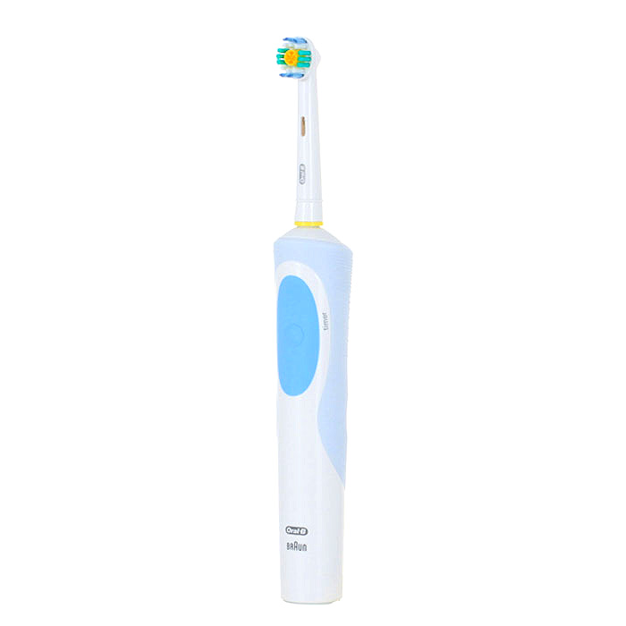 Braun Oral-B Vitality 3D White D12.513DW электрическая зубная щеткаD12.513DW Braun Oral-B Vitality 3D White D12.513DW электрическая зубная щеткаD12.513DWЛучшая чистка с Oral-B 3D White Luxe по сравнению с обычной мануальной щёткой.КАЧЕСТВА И ПРЕИМУЩЕСТВА Режим ежедневной чистки с технологией 2DУдовлетворяет индивидуальные потребности пользователя Oral-B представляет большое разнообразие сменных насадок для электрических щеток. Все щетки Oral-B cочетаются со всеми насадками Oral-B. Вы сможете подобрать насадку, максимально отвечающую вашим потребностям.Высокие стандарты качества 2D технология (возвратно-вращательных движений) разработана для более эффективной чистки по сравнению с обычной мануальной щёткой. Круглая форма головки электрической щетки Oral-B Vitality позволяет бережно очистить поверхность каждого зуба со всех сторон лучше.Показывает, когда пора менять насадку Специальные щетинки, обесцвечиваясь наполовину, напоминают о необходимости замены насадки (в среднем раз в 3 месяца).