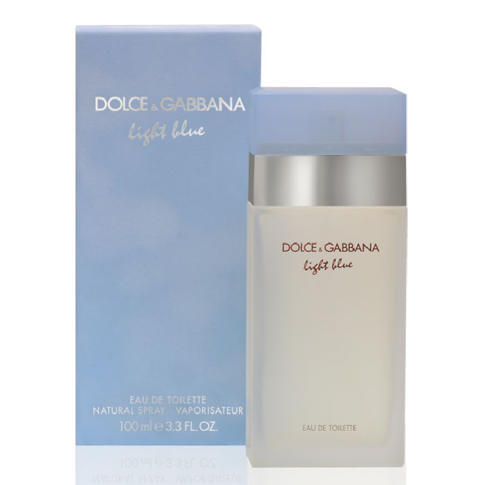 Dolce & Gabbana Туалетная вода Light Blue, 100 мл0737052074320 Dolce & Gabbana Туалетная вода Light Blue, 100 мл0737052074320Этот аромат посвящен чувственным богиням Средиземноморья, а любим женщинами всех возрастов во многих странах мира. Один из популярнейших ароматов на российском рынке.Мгновенно овладевающий вами, неотразимый как сама радость жизни! Импульсивная и яркая композиция сделала туалетную воду Dolce & Gabbana Light Blue бестселлером парфюмерного рынка.Бархатная упаковка небесно-голубого цвета, матовый флакон создают ощущение фирменной утонченной роскоши от мастеров моды!Классификация аромата: фруктовый, цветочный.Пирамида аромата· Верхние ноты: сицилийский лимон, колокольчики, зеленые яблоки сорта Гренни Смит.· Ноты сердца: жасмин, бамбук, белая роза.· Ноты шлейфа: кедр, амбра, мускус.Ключевые слова: нежный, искрящийся, энергичный, очаровывающий, оптимистичный, чувственный.Туалетная вода - один из самых популярных видов парфюмерной продукции. Туалетная вода содержит 4-10% парфюмерного экстракта. Главные достоинства данного типа продукции заключаются в доступной цене, разнообразии форматов (как правило, 30, 50, 75, 100 мл), удобстве использования (спрей). Идеальна для дневного использования.Товар сертифицирован.Уважаемые клиенты!Обращаем ваше внимание на возможные изменения дизайна упаковки.