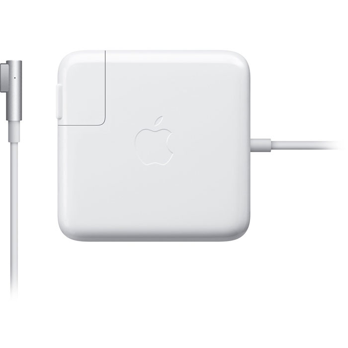 Apple MacBook 60W Magsafe Power (MC461Z/A)MC461Z/A Apple MacBook 60W Magsafe Power (MC461Z/A)MC461Z/AАдаптер питания Apple MacBook 60W Magsafe Power с магнитным коннектором MagSafe, гарантирующим, что электрический кабель будет отключен неповрежденным в случае, если к нему приложено чрезмерное усилие, и предотвращающим износ кабеля. Снабжен светодиодным индикатором режима зарядки. Имеет удобное устройство хранения кабеля.Тип штекера: L-образный