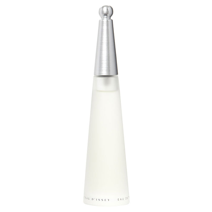 Issey Miyake Leau DIssey. Туалетная вода, 50 мл3001550 Issey Miyake Leau DIssey. Туалетная вода, 50 мл3001550Сердцем аромата LEau DIssey была простая и оригинальная идея: создать аромат воды, без которой нет жизни. Абсолютно авангардный прохладный цветочный аромат во флаконе с чистыми линиями, как символ встречи Востока и Запада. Он ласкает кожу как лепесток бархатной розы. Аромат, дающий ощущение всеобъемлющей красоты, чувственности и энергии, каскад эмоций, раскрывающийся, словно экзотический цветок. Чистейший освежающий цветочный аромат с легкими древесными и мускусными нотками. В верхних нотах - свежесть лотоса, тонкое очарование фрезии и цикламена, сладость дыни. Цветочный букет ноты сердца из пиона, гвоздики, лилии и ландыша сменяется шлейфом, в котором переплетаются ноты кедрового дерева, мускуса, амбры и сандала. Классификация аромата: водный, цветочный. Пирамида аромата:Верхние ноты: цикламен, фрезия, дыня, лотос.Ноты сердца: гвоздика, ландыш, пион, свежие пионы, лилия.Ноты шлейфа: сандал, мускус, кедр, амбра.Ключевые слова:загадочный, свежий, яркий и открытый! Характеристики:Объем: 50 мл. Производитель: Франция. Артикул: 30015. Туалетная вода - один из самых популярных видов парфюмерной продукции. Туалетная вода содержит 4-10%парфюмерного экстракта. Главные достоинства данного типа продукции заключаются в доступной цене, разнообразии форматов (как правило, 30, 50, 75, 100 мл), удобстве использования (чаще всего - спрей). Идеальна для дневного использования. Товар сертифицирован.