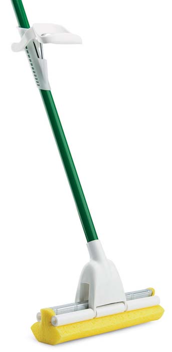 Швабра роликовая Libman Nitty Gritty. 0201602016 Швабра роликовая Libman Nitty Gritty. 0201602016Швабра Libman Nitty Gritty оснащена губкой, которую можно легко отжать, при помощи роликового механизма отжима, потянув за рукоятку на ручке. На цельнометаллической ручке имеется наконечник для подвешивания, с помощью которого швабра будет занимать мало места. Швабра подходит для всех поверхностей устойчивых к влаге. Насадка при необходимости легко меняется.Оригинальная, современная, удобная швабра сделает уборку эффективнее и приятнее. Характеристики:Материал: металл, пластик, полиэстер. Ширина рабочей поверхности:23 см. Длина ручки:118 см. Производитель:США. Артикул:02016. Компания Libman основана в 1896 году выходцем из Латвии Вильемом Либманом, задавшимся целью создавать высококачественные и долговечные изделия для уборки - веники, из сельскохозяйственных отходов и стеблей сорго. Унаследовавшие бизнес, сыновья Вильяма Либмана, не только сохранили компанию во время Великой депрессии, но укрепили и расширили ее. В 1980 году были введены новейшие технологии, позволившие компании стать одной из крупнейших в США по производству уборочного инвентаря.На сегодняшний день Libman - это компания с мировым именем, благодаря высокому качеству и разнообразию уборочного инвентаря, признана потребителями всего мира.