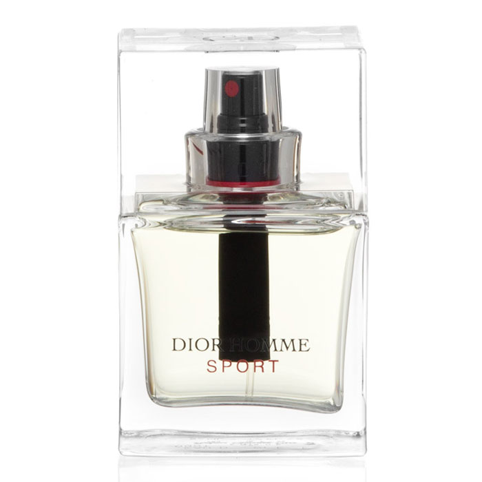 Christian Dior Dior Homme Sport. Туалетная вода, мужская,100 мл30435 Christian Dior Dior Homme Sport. Туалетная вода, мужская,100 мл30435Лицом рекламной компании этого аромата стал голливудский красавец Джуд Лоу. Съемки происходили в райском тропическом уголке под названием Багамы. Новая парфюмерная композиция, по заверению производителей, не напоминает ни одну из ранее выпущенных. Упоительный и опьяняющий своей свежестью, он таит в себе немало загадок и даже скрытую опасность, точно вы соприкасаетесь с какой-то алхимией. Яркая вспышка искрящихся цитрусовых нот, изящность лаванды и аппетитный десерт из ириса и корицы. Удовольствие, перед которым невозможно устоять.Классификация аромата: древесный, цитрусовый.Верхние ноты: грейпфрут, смолы, лимон.Ноты сердца:египетский ветивер, имбирь, калабрийский кедр.Ноты шлейфа:сандаловое дерево, болгарская лаванда, розмарин.Ключевые слова:Бодрящий, свежий, современный, энергичный! Характеристики:Объем: 100 мл. Производитель: Франция. Туалетная вода - один из самых популярных видов парфюмерной продукции. Туалетная вода содержит 4-10%парфюмерного экстракта. Главные достоинства данного типа продукции заключаются в доступной цене, разнообразии форматов (как правило, 30, 50, 75, 100 мл), удобстве использования (чаще всего - спрей). Идеальна для дневного использования. Товар сертифицирован.