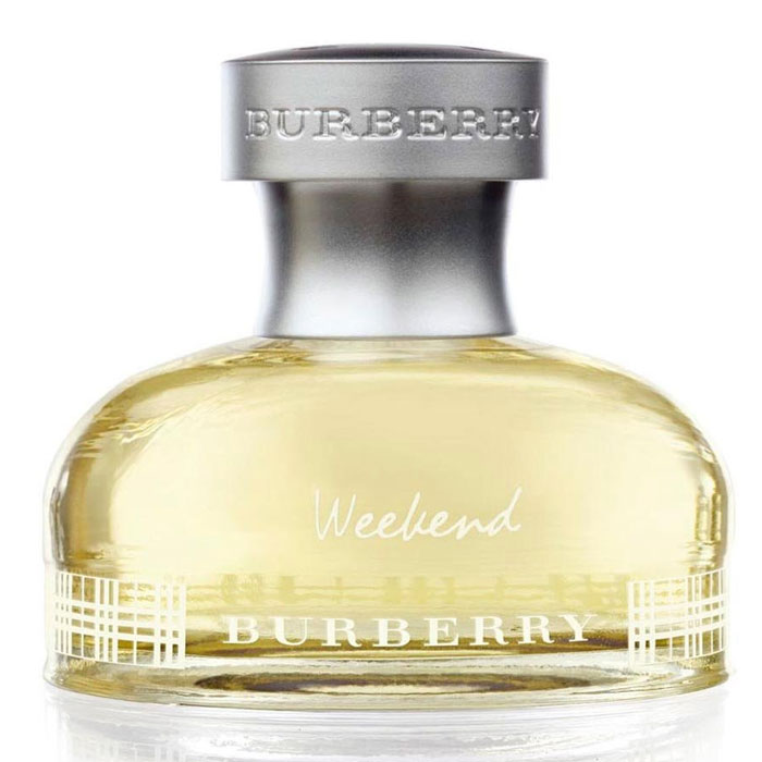 Burberry Weekend Women Парфюмерная вода, 100 мл4297 Burberry Weekend Women Парфюмерная вода, 100 мл4297Прелестная солнечная лужайка, нежный шепот листвы и щебетанье птиц, веселый смех друзей. Вы на пикнике. А может, вы собираетесь прыгнуть с парашютом или мчаться на джипе по пустыне, или просто отдохнуть от городской суеты у камина под бой старинных часов? Аромат Burberry Weekend For Women - это призыв к отдыху, приглашение расслабиться и насладиться жизнью. Это - упоительные мгновенья счастья и радости, смеха и сильных эмоций, которые должны быть в жизни гораздо чаще. Классификация аромата:Цветочные, фруктовые, зеленые, цитрусовые, свежие. Кедр, сандал, мускус, мандарин, роза, персик, ирис, зелень, резеда, гиацинт, цикламен, фиалковый корень, шалфей, цитрусовые, нектарин, абрикос. Характеристики:Объем: 100 мл. Производитель: Франция. Самый популярный вид парфюмерной продукции на сегодняшний день - парфюмерная вода. Это объясняется оптимальным балансом цены и качества - с одной стороны, достаточно высокая концентрация экстракта (10-20% при 90% спирте), с другой - более доступная, по сравнению с духами, цена. У многих фирм парфюмерная вода - самый высокий по концентрации экстракта вид товара, т.к. далеко не все производители считают нужным (или возможным) выпускать свои ароматы в виде духов. Как правило, парфюмерная вода всегда в спрее-пульверизаторе, что удобно для использования и транспортировки. Так что если духи по какой-либо причине приобрести нельзя, парфюмерная вода, безусловно, - самая лучшая им замена.Товар сертифицирован.