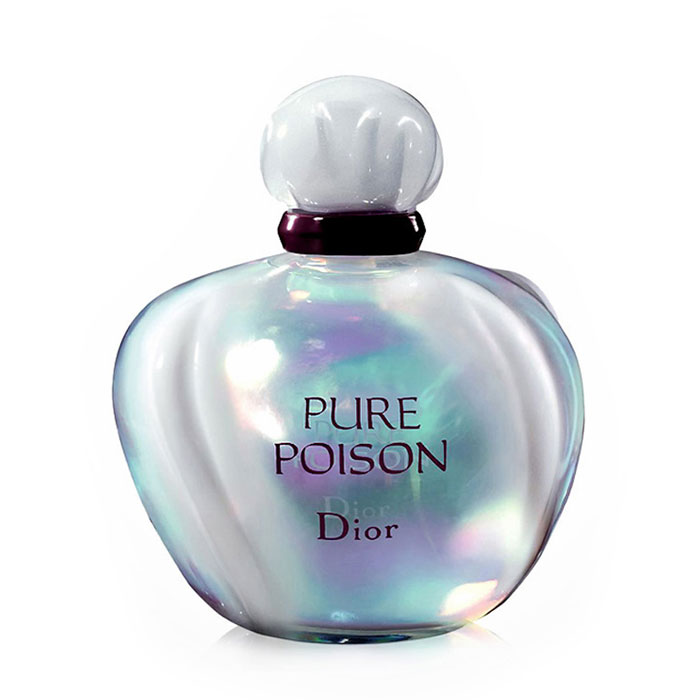 Christian Dior Pure Poison. Парфюмерная вода, женская, 50 млF008322609 Christian Dior Pure Poison. Парфюмерная вода, женская, 50 млF008322609Аромат Christian Dior Pure Poison открывается чувственными, но необыкновенно выразительными нотами жасмина, сладкого апельсина, бергамота и сицилийского мандарина. Подарите себе этот чувственный, искрящийся и очень притягательный аромат, а он в свою очередь сделает ваш образ по-настоящему незабываемым.Классификация аромата: цитрусовый, цветочный.Верхние ноты: жасмин, апельсин, калабрийский бергамот, сицилийский мандарин.Ноты сердца:гардения, цейлонский кардамон.Ноты шлейфа:амбра, белый мускус, сандал.Ключевые слова:Женственный, интимный, любовный, страстный! Характеристики:Объем: 50 мл. Производитель: Франция. Самый популярный вид парфюмерной продукции на сегодняшний день - парфюмерная вода. Это объясняется оптимальным балансом цены и качества - с одной стороны, достаточно высокая концентрация экстракта (10-20% при 90% спирте), с другой - более доступная, по сравнению с духами, цена. У многих фирм парфюмерная вода - самый высокий по концентрации экстракта вид товара, т.к. далеко не все производители считают нужным (или возможным) выпускать свои ароматы в виде духов. Как правило, парфюмерная вода всегда в спрее-пульверизаторе, что удобно для использования и транспортировки. Так что если духи по какой-либо причине приобрести нельзя, парфюмерная вода, безусловно, - самая лучшая им замена.Товар сертифицирован.