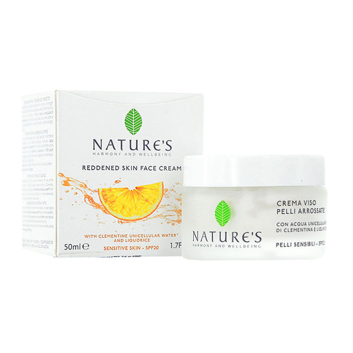 Natures Защитный, противокуперозный крем для лица SPF20, 50 мл60200203 Natures Защитный, противокуперозный крем для лица SPF20, 50 мл60200203Защитный, противокуперозный крем для лица SPF20 Natures с бархатистой текстурой для защиты и увлажнения самой чувствительной кожи - эффективное средство борьбы с розацеей и куперозом. Предупреждает покраснение, успокаивает воспаленную кожу, дарит немедленное ощущение комфорта, упругости и эластичности. Кожа ровная, гладкая и сияющая.Основной активный ингредиент:Однокомпонентная вода органического Клементина - антиоксидантное, вяжущее, защитное действие. Разновидностей этого растения существует немало, но наиболее ценные сорта выращивают в заповедных природоохранных рощах, расположенных между побережьем и горами Калабрии. Воду из органического Клементина получают путем холодного отжима свежих плодов, сохраняя жизненно важные клетки растения, микроэлементы, витамины и эфирные масла.Специальные активные ингредиенты в продукте:Экстракт Солодки и Глицирретовая кислоты - успокаивают, снимают покраснения.Гиалуроновая кислота с тремя различными молекулярными весами (низкий, средний, высокий) - увлажняет кожу, поддерживает уровень увлажненности в течение дня, способствует естественной выработки коллагена, разглаживает морщины.Солнцезащитные фильтры от лучей UVB и UVA гарантируют защиту (SPF20), предупреждая появление пигментных пятен.Растительные Керамиды - тонус, упругость, эластичность.Масла Ши и Оливы - питание, смягчение.Витамин Е - антиоксидантные свойства. Характеристики:Объем: 50 мл. Производитель: Италия. Артикул:60200203. Товар сертифицирован.