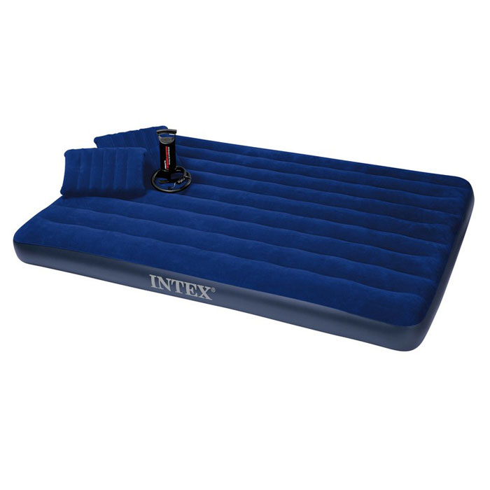 Матрас надувной + 2 подушки Intex Royal, с ручным насосом, 152 см х 203 см х 22 см68765 Матрас надувной + 2 подушки Intex Royal, с ручным насосом, 152 см х 203 см х 22 см68765Набор: матрас флокированный Royal синий + 2 подушки+ насос ручной. Надувная кровать INTEX68765 - это действительно кровать на все случаи жизни. Она прекрасно подойдёт для использования дома в качестве дополнительного спального места. К Вам приехал гость, прекрасно, спальное место уже готово, только добавьте воздух!Если Вы собираетесь в поездку на дачу, в поход, на пикник, то такая надувная кровать окажется очень кстати - Вы прекрасно отдохнёте на ней и днём, и ночью. Гарантия производителя: 30 дней. Характеристики:Материал:ПВХ. Размер матраса:152 см х 203 см х 22 см. Размер упаковки:45 см х 12 см х 37 см.