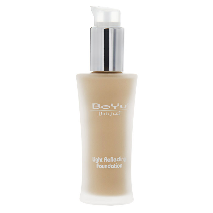 BeYu Крем тональный Light Reflecting Foundation, тон №02, 30 мл38622 BeYu Крем тональный Light Reflecting Foundation, тон №02, 30 мл38622Легкий тональный крем BeYu Light Reflecting Foundation создан для преображения вашей кожи. Светоотражающие частицы в его составе рассеивают свет и сглаживают мелкие недостатки кожи, делая ее совершенной при любом освещении. Он особенно подходит обладательницам смешанного типа кожи: входящий в состав уникальный компонент сквален кондиционирует и питает кожу. Специальные абсорбенты активизируются только на жирных участкахлица, матируя и предотвращая появление блеска. Крем содержит витамин Е и солнцезащитный фильтр SPF 8, что надежно оградит вашу кожу от вредного воздействия окружающей среды. Стильный флакон из матового стекла, с дозатором особенно удобен в применении, его гигиеничность и экономичность сложно недооценить. Характеристики: Объем: 30 мл. Тон: №02. Производитель: Германия. Артикул:38622. Товар сертифицирован.