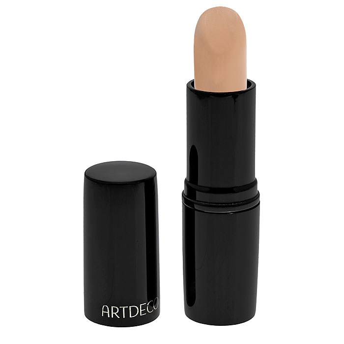 Artdeco Маскирующий стик Perfect Stick, тон №3; 4 г495.3 Artdeco Маскирующий стик Perfect Stick, тон №3; 4 г495.3Механический маскирующий стик Artdeco Perfect Stick с маслом чайного дерева легко справляется с самыми досадными проблемами на лице! Великолепный маскирующий эффект работает в дуэте с антисептическим и противовоспалительным действием. Нежный аромат эфирных масел напоминает вам, что использовать корректор можно везде за исключением области глаз. Экстракт зеленого чая и ромашки, фарнезол и масло чайного дерева - настоящая аптека здоровья в маленьком флаконе Perfect Stick!Профессиональные советы: чтобы скрыть покраснения, расширенные сосуды или мелкие рубцы, воспользуйтесь зеленым маскирующим карандашом (тон №6). Для маскировки пигментных пятен и синяков идеально подходят оттенки (№3 и №5). Характеристики: Вес: 4 г. Тон: №3. Производитель: Германия. Артикул:495.3. Товар сертифицирован.