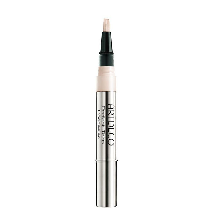 Artdeco Консилер с кисточкой маскирующий Perfect Teint Concealer, тон №05, 2 мл497.5 Artdeco Консилер с кисточкой маскирующий Perfect Teint Concealer, тон №05, 2 мл497.5Кремообразный консилер Artdeco Perfect Teint Concealer в удобной и практичной упаковке с дозатором и кистью позволяет максимально точно ретушировать недостатки лица. Влагостойкая формула насыщенная светоотражающими пигментами зрительно выравнивает и освежает кожу.Консилер представлен в четырех оттенках: оттенки №05, №09 сотрут следы усталости, а оттенки №03 и №07 придадут вашей коже свечение.Профессиональный совет: наносите консилер на внутренний угол глаза при помощи кисти и припечатайте подушечками пальцев самое темное место под глазами, затем припудрите. Наносите консилер после тонального крема.Нанесите маскирующее средство на носогубные складки, под глаза и мягко растушуйте - больше ни чего не надо что бы освежить уставший макияж в конце дня! Характеристики:Объем: 2 мл. Тон: №05. Производитель: Германия. Артикул: 497.5. Товар сертифицирован.
