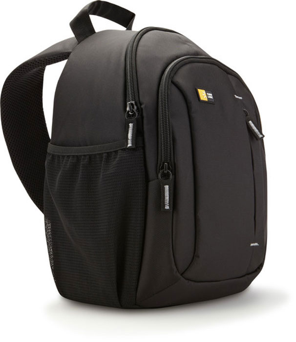 Case Logic TBC-410K, Black рюкзак для зеркального фотоаппаратаCL_DC_TBC-410K Case Logic TBC-410K, Black рюкзак для зеркального фотоаппаратаCL_DC_TBC-410KКогда вам нужно вести съемку весь день, вам пригодится очень компактная наплечная сумка, вмещающая цифровую зеркальную фотокамеру с прикрепленным zoom-объективом и дополнительными принадлежностями. Вы легко сможете все это достать, просто передвинув сумку на ремне вперед. Сумка предназначена для размещения зеркального фотоаппарата с прикрепленным стандартным объективом, а также дополнительного объектива, вспышки или других принадлежностей.Уникальная запатентованная система гамак поддерживает камеру в отделении с боковым открытием, обеспечивающим быстрый доступ.Стороны сумки, имеющей систему гамак, приподнимаются, обеспечивая место для дополнительного объектива, флешки или других аксессуаров.Верхнее отделение для личных вещей (куртки, солнцезащитных очков или еды).Переднее отделение на молнии позволяет содержать в порядке и доступности любые необходимые аксессуары.Передний накладной кармашек для крышки объектива, которая всегда будет на своем месте.Уплотненная задняя панель с сетчатой тканью создает ощущение комфорта и позволяет вашей спине дышать.Благодаря инновационной системе регулировки ремней их лишняя длина всегда находится в свернутом виде и не мешает вам.