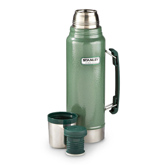Термос Stanley Legendary Classic, цвет: темно-зеленый, 1,9 л10-01289-036 Термос Stanley Legendary Classic, цвет: темно-зеленый, 1,9 л10-01289-036Термос Stanley Legendary Classic выполнен из нержавеющей стали, а наружное покрытие-абразивостойкая эмаль. Удерживает теплую температуру жидкости в течение 24 часов, холодную в течение 32 часов. Крышку можно использовать как стакан, ее объем 240 мл. Гарантия на термос пожизненная. Стильный функциональный термос будет незаменим в дороге, на пикнике. Его можно взять с собой куда угодно, и вы всегда сможете наслаждаться горячим домашним напитком.Диаметр термоса: 11,5 см. Высота термоса (с учетом крышки): 37 см.