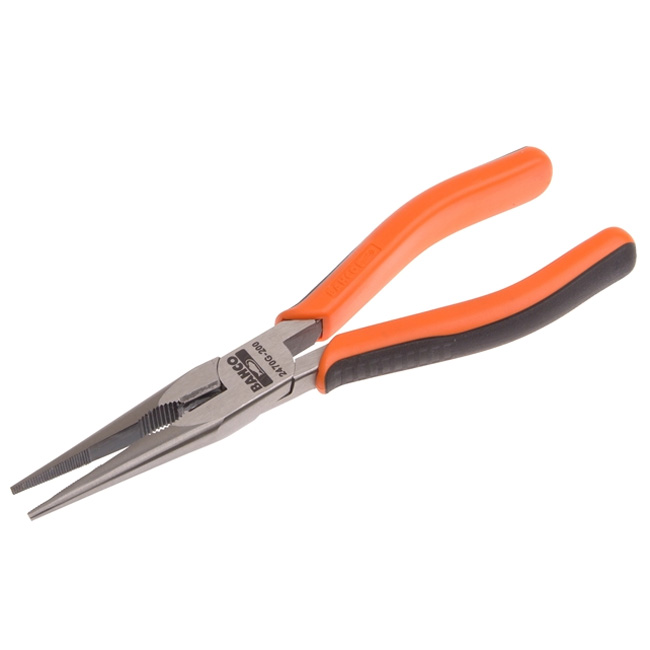 Плоскогубцы с удлиненными губками Bahco. 2470 G-1602470 G-160 Плоскогубцы с удлиненными губками Bahco. 2470 G-1602470 G-160Плоскогубцы с удлиненными губками Bahco применяются при проведении монтажных работ с помощью мелких деталей. Губки инструмента выполнены из прочной стали, головка отполирована и покрыта лаком для надежной защиты от коррозии. Для более уверенного обхвата без скольжения использованы двухкомпонентные ручки специальной формы. Характеристики: Рукоятки-чехлы: двухкомпонентные. Материал губок: легированная сталь. Толщина головки: 9 мм. Глубина захвата: 48 мм. Ширина головки: 18 мм. Размер устройства: 17 см х 5,5 см х 1,5 см. Размер в упаковке: 18 см х 11,5 см х 8 см.