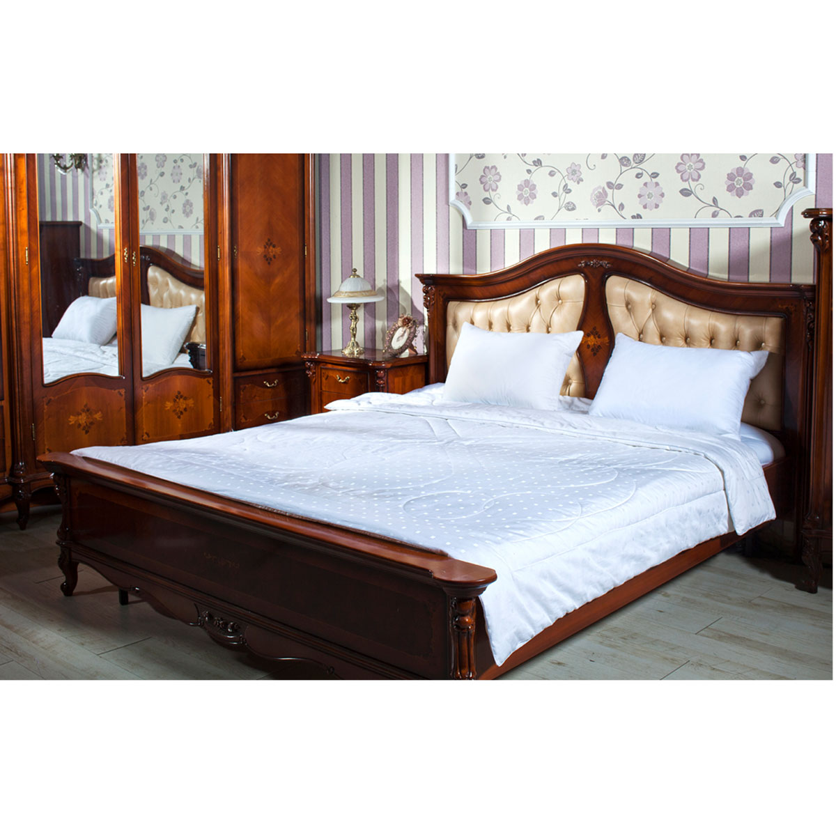 Одеяло Silk, наполнитель: шелк Тусса, полиэстер, цвет: белый, 172 х 205 см123114201 Одеяло Silk, наполнитель: шелк Тусса, полиэстер, цвет: белый, 172 х 205 см123114201Чехол одеяла Silk изготовлен из сатина-жаккарда белого цвета.Сатин-жаккард - хлопковая ткань жаккардового переплетения. Данная ткань прочна, износостойка и долговечна. Она легко отстирывается и не теряет свой внешний вид при многократных стирках. Сатин-жаккард хорошо пропускает воздух, не электризуется и не вызывает аллергию. Гладкая и приятная на ощупь фактура материала способствует полноценному отдыху и здоровому сну. Сатин-жаккард - это лучшее воплощение хлопка, помноженное на современные технологии производства.Наполнитель одеяла - комбинированный материал с добавлением натурального шелка (верхний слой - 60% шелк Тусса, 40% полиэстер, внутренний слой - лебяжий пух). Шелк обладает антибактериальными свойствами, гипоаллергенен, способствует стимулированию обмена веществ, поэтому спать под таким одеялом - истинное удовольствие для ценителей уюта в доме! Характеристики: Материал: сатин-жаккард (100% хлопок).Наполнитель: 60% шелк Тусса, 40% полиэстер.Размер одеяла: 172 см х 205 см.Размер упаковки: 60 см х 40 см х 15 см.Цвет: белый.Артикул: 123114201.Страна: Россия.