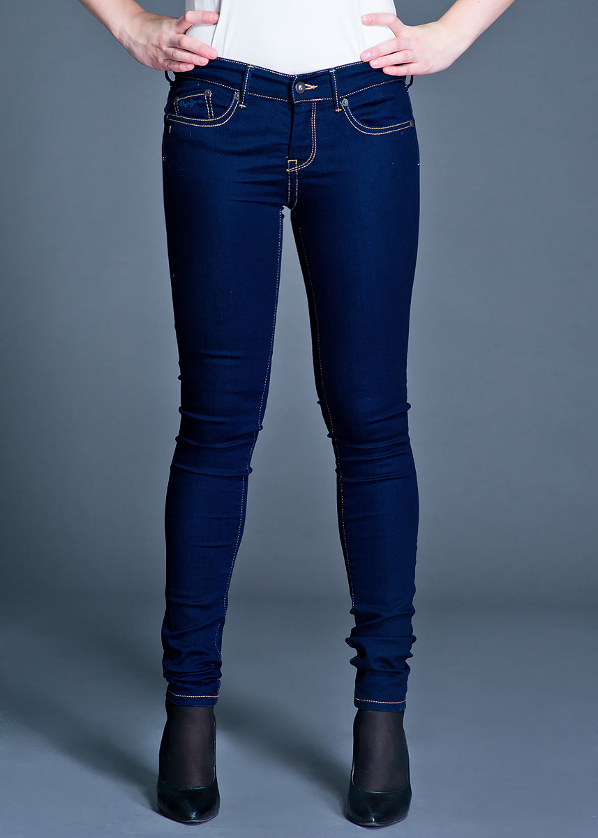 Цвет темных джинс. Pepe Jeans брюки. Цвет джинс. Джинсы синего цвета. Джинсы цвета джинс.