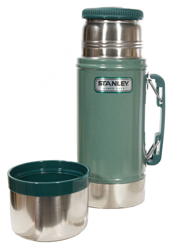 Термос Stanley Legendary Classic Food Flask, с широким горлом, цвет: темно-зеленый, 0,7 л10-01229-020 Термос Stanley Legendary Classic Food Flask, с широким горлом, цвет: темно-зеленый, 0,7 л10-01229-020Термос Stanley Legendary Classic Food Flask с широкой горлышком прекрасно подойдет для транспортировки продуктов питания, напитков или супов. Он будет незаменим во время путешествий, поездок на пикник или на дачу. Особенности термоса Stanley Legendary Classic Food Flask:- наружное покрытие - абразивостойкая эмаль;- корпус и внутренняя колба выполнены из нержавеющей стали;- удержание тепла - 15 ч;- удержание холода - 15 ч;- вакуумная изоляция;- прочная пластиковая ручка;- герметичность;- крышка может использоваться как термостакан.Высота термоса (с учетом крышки): 26,5 см.Диаметр основания термоса: 10 см.Диаметр пластиковой чашки (по верхнему краю): 9,5 см.Диаметр горлышка: 7 см. Гарантийный срок 5 лет. Возврат товара возможен только через сервисный центр.Гарантийный центр:м. ВДНХ, Ботанический сад 129223, г. Москва, Проспект Мира, 119, ВВЦ, строение 323+7 495 974 3494service@omegatool.ru Время работы сервисного центра: Пн-чт: 10.00-18.00Пт: 10.00- 17.00Сб, Вс: выходные дни