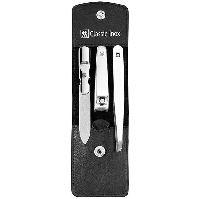 Zwilling Маникюрный набор Inox, цвет: черный, 3 предмета. 97435-00497435-004 Zwilling Маникюрный набор Inox, цвет: черный, 3 предмета. 97435-00497435-004Маникюрный набор Zwilling Twinox, состоит из 3 предметов: пилочки для ногтей, маникюрных щипцов, скошенного пинцета. Инструменты изготовлены из высококачественной нержавеющей стали и хранятся в футляре черного цвета из натуральной кожи, закрывающемся небольшим клапаном на металлической кнопке.Уход: Инструменты предохранять от падения на пол. Время от времени смазывать чистым маслом область соединения, винт, внутреннюю часть и режущие кромки кусачек и ножниц. Использовать только по назначению! Затачивать инструменты у специалиста. Хранить в недоступном для детей месте. Характеристики:Материал: нержавеющая сталь. Общая длина пилочки: 9 см. Длина пилящей поверхности: 4 см. Длина пинцета: 9 см. Длина маникюрных щипцов: 5,8 см. Материал футляра: натуральная кожа. Размер футляра (ДШВ): 10 см х 5 см х 2 см. Размер упаковки (ДШВ): 12 см х 6,7 см х 3 см. Производитель: Германия. Артикул: 97435-004. Товар сертифицирован.