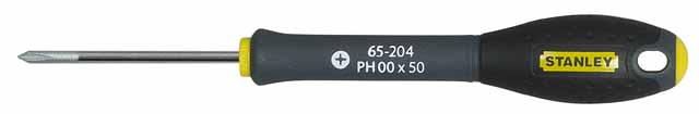 Отвертка крестовая Stanley FatMax, PH00 х 50 мм1-65-204 Отвертка крестовая Stanley FatMax, PH00 х 50 мм1-65-204Отвертка крестовая Stanley FatMax предназначена для монтажа/демонтажа резьбовых соединений с применением значительных усилий.Особенности:Стержень изготовлен из хромованадиевой стали для высокой прочности и уменьшения вероятности сколов;Рукоятка отлита поверх стержня, что образует практически неразрушимое соединение деталей;Большая удобная рукоятка обеспечивает большой момент и максимальный комфорт при работе;Сужение рукоятки обеспечивает более высокий уровень контроля отвертки, когда требуется повышенная скорость и точность прикладываемого момента;Дробеструйная обработка помогает защитить жало от коррозии и прикладывать больший момент;Гладкий куполовидный край рукоятки обеспечивает высокую скорость и комфорт при работе;Цветовая маркировка рукоятки помогает правильно идентифицировать тип отвертки под соответствующий шлиц. Характеристики: Материал: пластик, металл. Длина жала: 5 см. Длина ручки: 9,5 см. Размеры упаковки: 15 см х 1,5 см х 1,5 см.