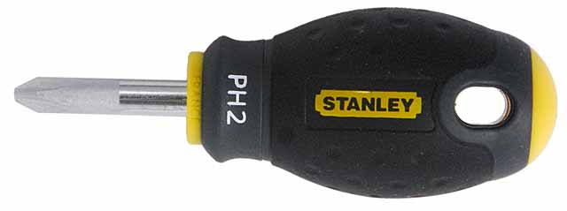 Отвертка крестовая Stanley FatMax, PH1 х 30 мм1-65-406 Отвертка крестовая Stanley FatMax, PH1 х 30 мм1-65-406Отвертка крестовая Stanley FatMax предназначена для монтажа/демонтажа резьбовых соединений с применением значительных усилий.Особенности:Стержень изготовлен из хромованадиевой стали для высокой прочности и уменьшения вероятности сколов;Рукоятка отлита поверх стержня, что образует практически неразрушимое соединение деталей;Большая удобная рукоятка обеспечивает большой момент и максимальный комфорт при работе;Сужение рукоятки обеспечивает более высокий уровень контроля отвертки, когда требуется повышенная скорость и точность прикладываемого момента;Дробеструйная обработка помогает защитить жало от коррозии и прикладывать больший момент;Гладкий куполовидный край рукоятки обеспечивает высокую скорость и комфорт при работе;Цветовая маркировка рукоятки помогает правильно идентифицировать тип отвертки под соответствующий шлиц. Характеристики: Материал: пластик, металл. Длина жала: 3 см. Длина ручки: 6 см. Размеры упаковки: 9 см х 3 см х 3 см.