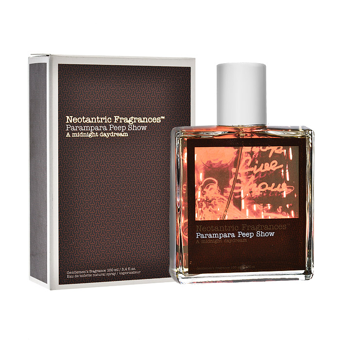 Neotantric Fragrances Парфюмерная вода Parampara Peep Show, мужская, 100 мл350012811013 Neotantric Fragrances Парфюмерная вода Parampara Peep Show, мужская, 100 мл350012811013Дневные мечты о ночной жизни воплощаются в смелой феерии Parampara Peep Show - аромата фантазий и откровений! Благодаря ему вы словно оказываетесь в лабиринте маленьких пустых улочек большого города, подсвеченных неоновыми огнями, призывно горящими за стеклами стрип-клубов. Знаменитое пип-шоу или эротическое шоу за стеклом послужило вдохновением для создания композиции. Приближая время полуночи, Parampara Peep Show визуализирует эротические фантазии, рисуя образы соблазнительных танцовщиц, исполняющих свой красивый и откровенный танец только для вас. Parampara Peep Show - ты когда-нибудь видел что-то подобное?! Эта удивительная композиция, пробуждающая сексуальные видения и фантазии, разработана известным парфюмером Christian Vermorel. Как и прежде, флакон украшен дерзкими, провокационными фотоснимками с элементами эротики.Классификация аромата: древесный, пряный. Пирамида аромата:Верхние ноты: апельсин, амбра, ваниль, бергамот, анис, ананас.Ноты сердца: мускус, грейпфрут, кедр, ландыш, кожа, лимон, мандарин. Ноты шлейфа: тмин, розмарин, яблоко, эвкалипт.Ключевые словаПровокационный, чувственный, смелый! Характеристики:Объем: 100 мл.Производитель: Швеция.Самый популярный вид парфюмерной продукции на сегодняшний день - парфюмерная вода. Это объясняется оптимальным балансом цены и качества - с одной стороны, достаточно высокая концентрация экстракта (10-20% при 90% спирте), с другой - более доступная, по сравнению с духами, цена. У многих фирм парфюмерная вода - самый высокий по концентрации экстракта вид товара, т.к. далеко не все производители считают нужным (или возможным) выпускать свои ароматы в виде духов. Как правило, парфюмерная вода всегда в спрее-пульверизаторе, что удобно для использования и транспортировки. Так что если духи по какой-либо причине приобрести нельзя, парфюмерная вода, безусловно, - самая лучшая им замена.Товар сертифицирован.
