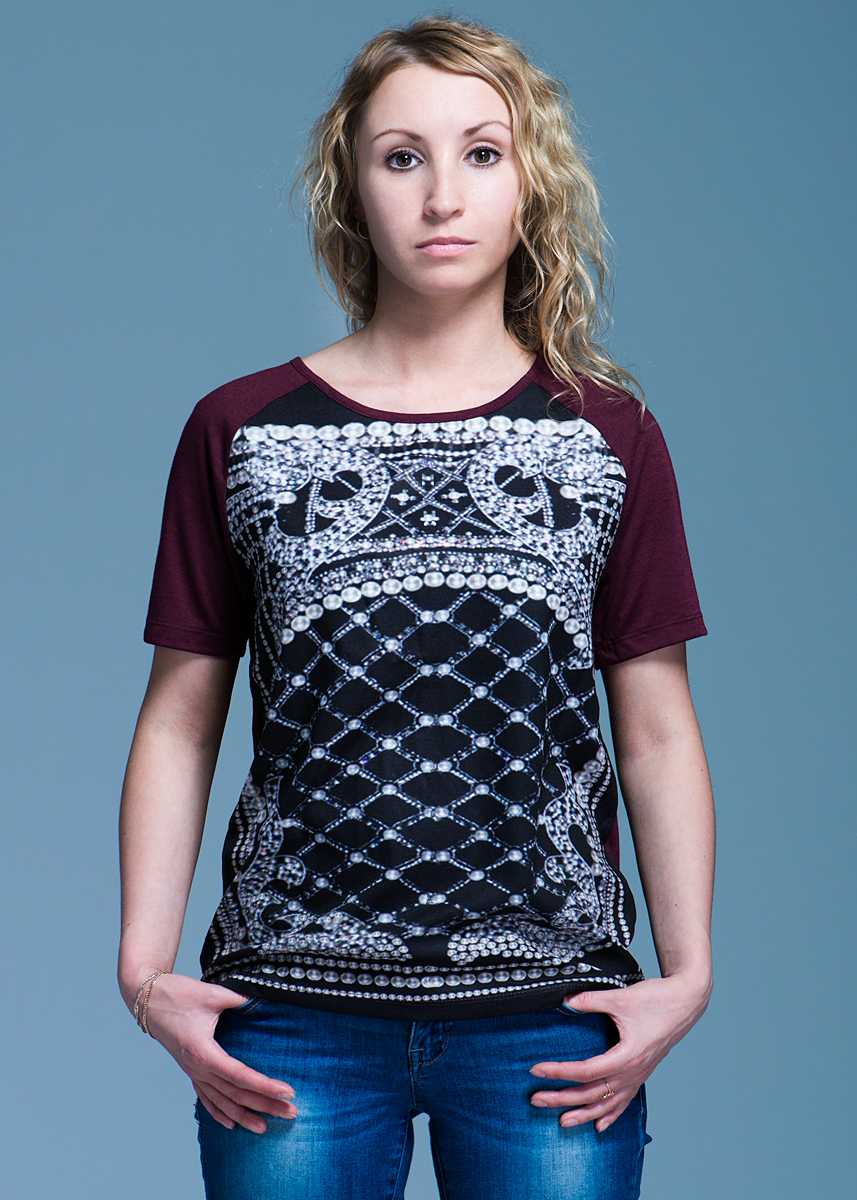 Футболка женская Vero Moda, цвет: бордовый. 10097910. Размер S (42)10097910 Футболка женская Vero Moda, цвет: бордовый. 10097910. Размер S (42)10097910Стильная женская футболка Vero Moda, выполненная из высококачественного материала, идеальный вариант для создания образа в стиле Casual. Футболка прямого кроя с короткими рукавами и круглым вырезом горловины будет отлично на вас смотреться. Модель оформлена оригинальным рисунком. Такая футболка будет дарить вам комфорт в течение всего дня и послужит замечательным дополнением к вашему гардеробу.