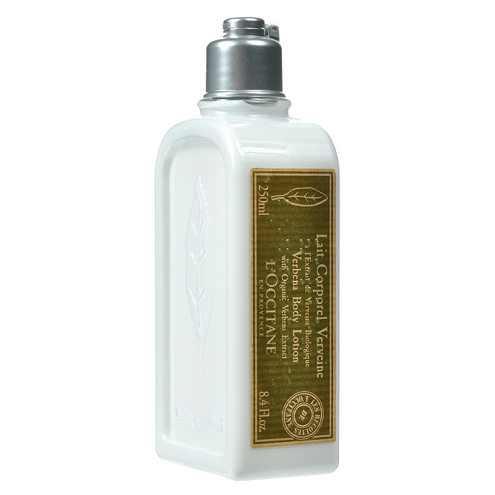 LOccitane Молочко для тела Вербена, увлажняющее, 250 мл264096 LOccitane Молочко для тела Вербена, увлажняющее, 250 мл264096Молочко для тела LOccitane Вербена, обогащенное органическим экстрактом вербены и маслом виноградных косточек, увлажняет и питает кожу, придавая ей приятный и свежий аромат.Благодаря универсальному цитрусовому аромату, молочко подходит как женщинам, так и мужчинам. Легкое молочко быстро впитывается и мгновенно устраняет сухость кожи. Характеристики: Объем: 250 мл. Производитель:Франция. Артикул: 264096. Loccitane (Л окситан) - натуральная косметика с юга Франции, основатель которой Оливье Боссан. Название Loccitane происходит от названия старинной провинции - Окситании. Это также подчеркивает идею кампании - сочетании традиций и компонентов из Средиземноморья в средствах по уходу за кожей и для дома. LOccitane использует для производства косметических средств натуральные продукты: лаванду, оливки, тростниковый сахар, мед, миндаль, экстракты винограда и белого чая, эфирные масла розы, апельсина, морская соль также идет в дело. Специалисты компании с особой тщательностью отбирают сырье. Учитывается множество факторов, от места и условий выращивания сырья до времени и технологии сборки. Товар сертифицирован.