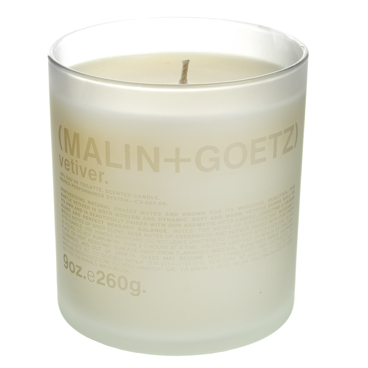 Malin+Goetz Свеча ароматизированная Ветивер, 260 гMG033 Malin+Goetz Свеча ароматизированная Ветивер, 260 гMG033Современный и динамичный аромат cвечи Ветивер сочетает натуральныецелебные травы и прекрасные легкие ноты ветивера.Композиция: верхняя нота: бергамот и слива.средняя нота: ром и кожа.базовая нота: амбра, пачули и молоко. Оптимальное время непрерывного горения свечи - не более 2 или 3 часов. Характеристики:Вес: 260 г. Производитель: США. Товар сертифицирован.