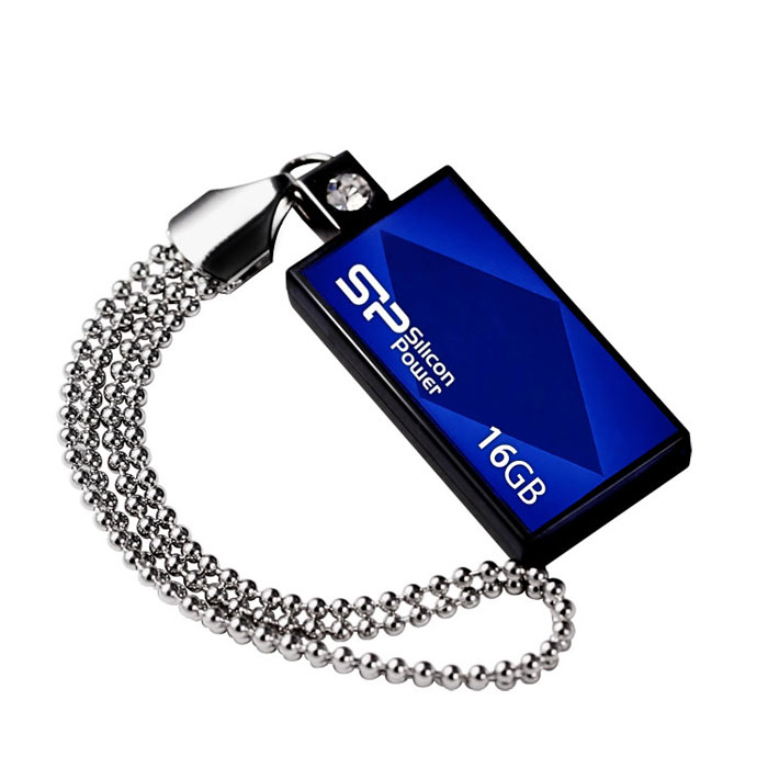Silicon Power Touch 810 16GB, BlueSP016GBUF2810V1B Silicon Power Touch 810 16GB, BlueSP016GBUF2810V1BSilicon Power выпустила USB накопитель Silicon Power Touch 810 с улучшенным дизайном. Колоритное изображение ромба наряду с выдвижным коннектором и кристаллом придают модели особенную элегантность.Модель Silicon Power Touch 810выпускается в синем или красном цвете. Колоритное изображение ромба и кристалла на поверхности позволяет модели изящно сверкать под воздействием солнечных лучей. Silicon Power использует последнюю технологию Chip-on-Board (COB), что делает накопитель ультра-легким (5 грамм). Для удобства пользователей, накопитель оснащен цепочкой и имеет выдвижной USB коннектор, что устраняет опасения потери колпачка. Маленький, удобный и привлекательный - основные отличительные особенности этого устройства, что делает его идеальным для использования в виде украшения на шее или для использования в командировках.