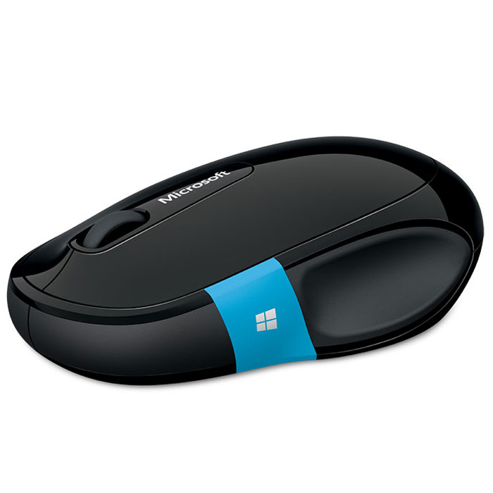 Microsoft Sculpt Comfort Mouse, Black беспроводная мышьH3S-00002 Microsoft Sculpt Comfort Mouse, Black беспроводная мышьH3S-00002Беспроводная оптическая мышь Microsoft Sculpt Comfort Mouse.Синяя боковая сенсорная кнопка Windows на Sculpt Comfort Mouse в корне меняет взаимодействие оборудования и программного обеспечения, обеспечивая быстрый и удобный доступ к любимым возможностям Windows 8. Она позволяет быстрее переходить к начальному экрану и приложениям. Нажатие на центр кнопки переключает фокус с активного приложения на начальный экран и обратно. Проведите по ней вверх, чтобы циклически переключаться между всеми открытыми приложениями, или вниз, чтобы отобразить все открытые приложения и выбрать нужное.Скорость, удобство и контроль, обеспечиваемые сенсорной кнопкой Windows помогают успевать больше за меньшее время. А интуитивный и современный дизайн Sculpt Comfort Mouse в сочетании с ее высокой функциональностью прекрасно дополнит Windows 8. Sculpt Comfort Mouse работает по Bluetooth, поэтому ее легко подключить к ПК или планшету. Провода и приемопередатчики можно оставить дома. А технология BlueTrack Technology обеспечивает работу практически на любой поверхности. Удобная боковая вставка с углублением под правый большой палец и наклоняемое колесо обеспечивают легкую прокрутку вверх, вниз, вправо и влево.