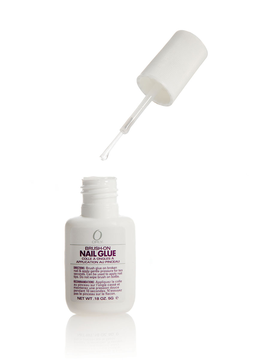 Orly Клей-кисточка для ремонта ногтей Brush-On Nail Glue, 5 г24710 Orly Клей-кисточка для ремонта ногтей Brush-On Nail Glue, 5 г24710Удобная в использовании кисточка с клеем Orly Brush-On Nail Glue поможет подремонтировать сломанный или расслоившийся ноготь. Кисточка сглаживает и равномерно распределяет клей без образования капель на поверхности. Ее можно использовать при работе с типсами или искусственными покрытиями.Способ применения: нанесите клей на подготовленную поверхность ногтя, дайте ему закрепиться в течение 10 секунд. Избегайте попадания клея на кутикулу. Характеристики:Вес: 5 г. Артикул: 24710. Производитель: Тайвань. Товар сертифицирован.Состав: этилцианоакрилат, полиметилакрилат.