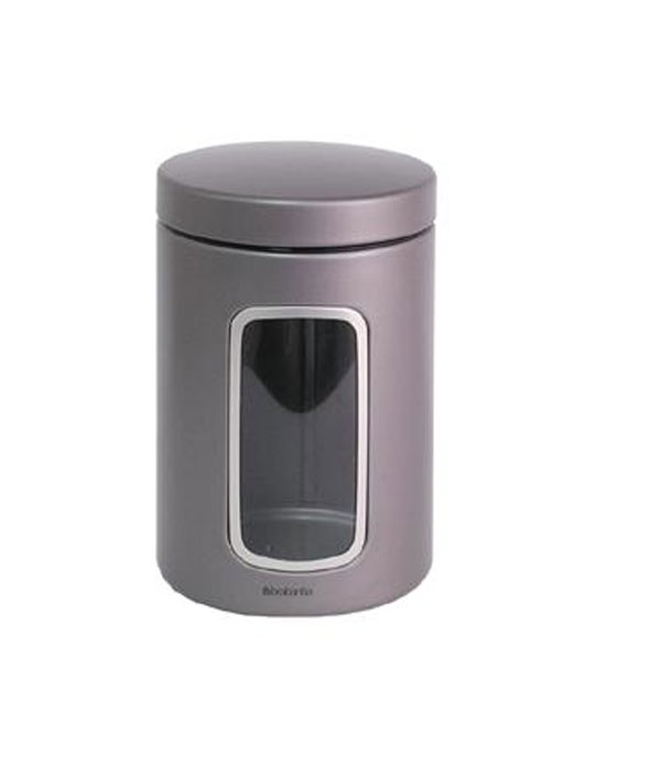 Контейнер для сыпучих продуктов Brabantia с окном, 1,4 л. 288425288425 Контейнер для сыпучих продуктов Brabantia с окном, 1,4 л. 288425288425Контейнер для сыпучих продуктов Brabantia, изготовленный из высококачественной нержавеющей стали, станет незаменимым помощником на кухне. В нем будет удобно хранить разнообразные сыпучие продукты, такие как кофе, крупы, макароны или специи. Контейнер снабжен металлической крышкой и окошком. Оригинальный дизайн контейнера позволит украсить любую кухню, внеся разнообразие, как в строгий классический стиль, так и в современный кухонный интерьер. Характеристики:Материал:нержавеющая сталь, пластик. Объем: 1,4 л. Диаметр: 9 см. Высота: 16 см. Толщина стенки: 0,5 мм. Размер упаковки: 16 см х 10,5 см х 10,5 см. Артикул: 288425. Гарантия производителя: 5 лет.