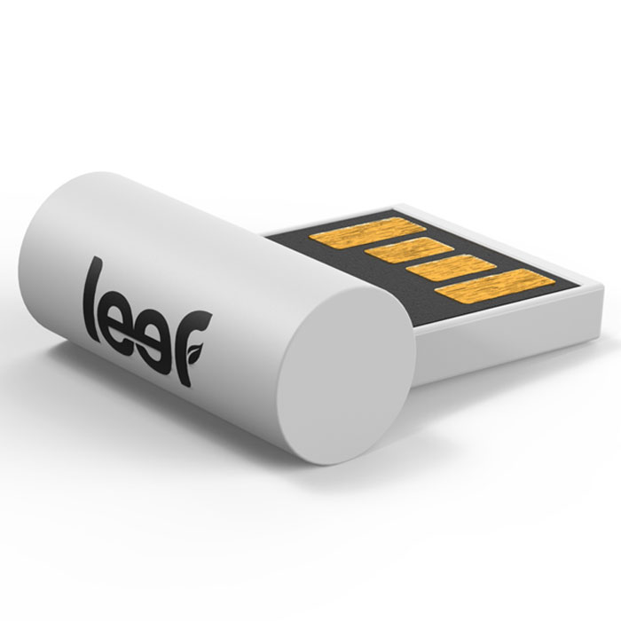 Leef Surge 64GB, White USB-накопительLFSUR-064WWR Leef Surge 64GB, White USB-накопительLFSUR-064WWRLeef Surge - один из самых маленьких накопителей на рынке. Устройство настолько миниатюрно, что может оставаться в USB разъеме практически все время. Идеально подходит для увлеченных профессионалов и мечтательных студентов. Стильный и низкопрофильный дизайн Leef Surge идеально подходит для автомобильных и других аудиосистем с USB-портом. Просто загрузите на него всю вашу музыкальную библиотеку, подключите накопитель к аудиосистеме и можете наслаждаться любимой музыкой, где бы вы не находились.Leef Surge обладает ударопрочными свойствами, а также пыле-и влагостойкая, что позволяет защитить ваши воспоминания от любых испытаний.Системные требования: Windows 8, Windows 7, Windows XP (SP3), Windows Vista (SP1, SP2), Windows 2000, Apple Mac OS X и выше