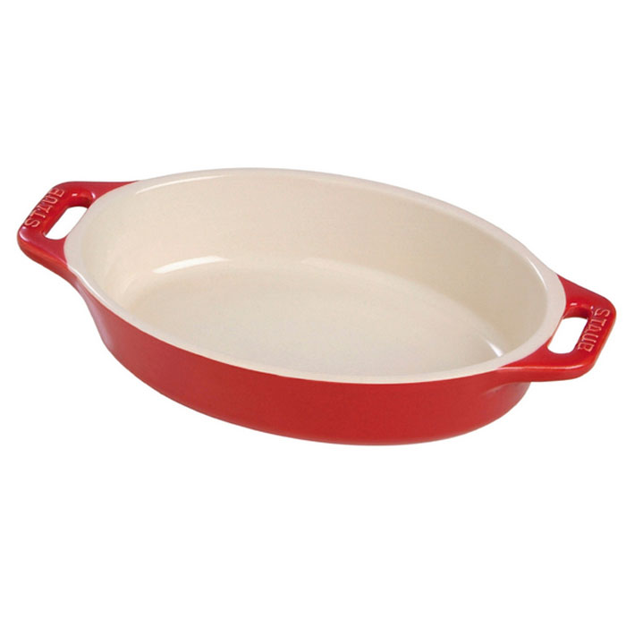 Форма овальная керамическая Staub, цвет: вишневый, 29 х 20 х 5,5 см40510-806 Форма овальная керамическая Staub, цвет: вишневый, 29 х 20 х 5,5 см40510-806Овальная форма Staub изготовлена из керамики, покрытой эмалью из стеклянного порошка. Не содержит свинца. Она отлично подойдет для приготовления и подачи на стол разнообразных запеканок, кексов и пирогов. Подходит для использования в духовке, гриле и микроволновой печи, может использоваться для сервировки. Нельзя использовать на открытом огне. Можно помещать в морозильную камеру, но не ставить керамическую посуду из морозильной камеры сразу в горячую духовку. Можно мыть в посудомоечной машине или вручную, используя губку. Сушить вверх дном. Максимальная и минимальная температура использования: +300°С/-20°С.
