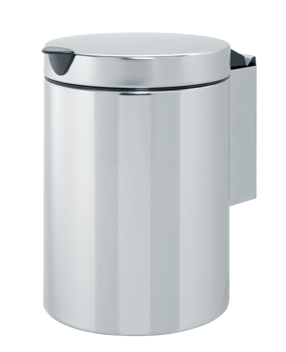 Бак мусорный Brabantia, настенный, цвет: стальной полированный, 3 л. 218644218644 Бак мусорный Brabantia, настенный, цвет: стальной полированный, 3 л. 218644218644Отличный выбор для ванной комнаты и туалета! Бесшумный и не пропускающий запах бак. Удобная очистка – съемное внутреннее ведро из пластика. Настенный бак легко снимается с изготовленного из нержавеющей стали держателя для оптимальной очистки. Долговечность – изготовлен из высококачественных коррозионно-стойких материалов. Всегда опрятный вид – идеально подходящие по размеру мешки для мусора со стягивающей лентой (размер A). 10-летняя гарантия Brabantia.