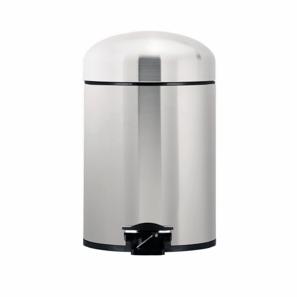 Бак мусорный Brabantia Retro, с педалью, цвет: стальной матовый FPP, 5 л361883 Бак мусорный Brabantia Retro, с педалью, цвет: стальной матовый FPP, 5 л361883Идеальное решение для ванной комнаты и туалета! Предотвращает распространение запахов - прочная не пропускающая запахи металлическая крышка. Плавное и бесшумное открывание/закрывание крышки. Надежный педальный механизм, высококачественные коррозионно-стойкие материалы. Удобная очистка – прочное съемное внутреннее ведро из пластика. Бак удобно перемещать – прочная ручка для переноски. Отличная устойчивость даже на мокром и скользком полу – противоскользящее основание. Предохранение пола от повреждений – пластиковый защитный обод. Всегда опрятный вид – идеально подходящие по размеру мешки для мусора со стягивающей лентой (размер B). 10-летняя гарантия Brabantia.
