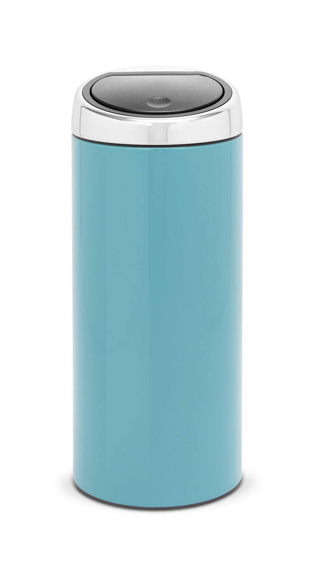 Бак мусорный Brabantia Touch Bin, цвет: лазурный, 30 л. 481925481925 Бак мусорный Brabantia Touch Bin, цвет: лазурный, 30 л. 481925481925Стильный Touch Bin на 30 литров – непременный атрибут каждой гостиной или кухни. Порадуйте себя и удивите гостей! Бесшумное открывание/закрывание крышки легким касанием – система «soft touch». Удобная смена мешков для мусора – съемный блок крышки из нержавеющей стали. Удобная очистка – съемное внутреннее ведро из пластика с вентиляционными отверстиями, предотвращающими образование вакуума при вынимании полного мусорного мешка. Легкое перемещение с места на место – прочная ручка для переноски. Предохранение пола от повреждений – пластиковый защитный обод. Бак изготовлен из коррозионно-стойких материалов – долговечность и удобство в очистке. Всегда опрятный вид – идеально подходящие по размеру мешки для мусора со стягивающей лентой (размер G). 10-летняя гарантия Brabantia.