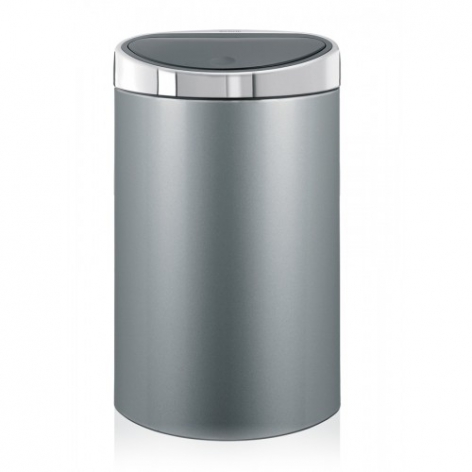 Бак мусорный Brabantia Touch Bin, цвет: серый металлик, 40 л. 361722361722 Бак мусорный Brabantia Touch Bin, цвет: серый металлик, 40 л. 361722361722Стильный Touch Bin на 40 литров – непременный атрибут каждой гостиной или кухни. Порадуйте себя и удивите гостей! Бесшумное открывание/закрывание крышки легким касанием – система «soft touch». Удобная смена мешков для мусора – съемный блок крышки из нержавеющей стали. Компактный – плоская задняя стенка позволяет устанавливать бак вплотную к стене или в углу. Удобная очистка – съемное внутреннее ведро из пластика с вентиляционными отверстиями, предотвращающими образование вакуума при вынимании полного мусорного мешка. Легкое перемещение с места на место – прочная ручка для переноски. Предохранение пола от повреждений – пластиковый защитный обод. Бак изготовлен из коррозионно-стойких материалов – долговечность и удобство в очистке. Всегда опрятный вид – идеально подходящие по размеру мешки для мусора со стягивающей лентой (размер L). 10-летняя гарантия Brabantia.