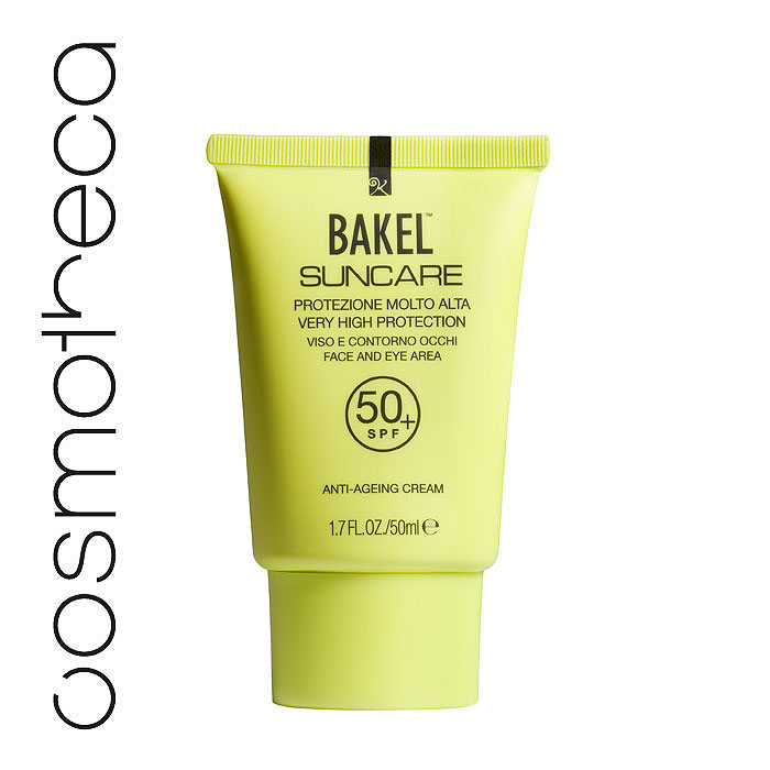 Bakel Крем Suncare для кожи лица и области вокруг глаз, солнцезащитный, антивозрастной, SPF 50+, 50 млSUNF50+ Bakel Крем Suncare для кожи лица и области вокруг глаз, солнцезащитный, антивозрастной, SPF 50+, 50 млSUNF50+Кожа лица особенно чувствительна к воздействию солнечных лучей, поэтому правильный выбор солнцезащитного средства существенно влияет на свежесть загара и помогает сохранить молодость.Bakel Suncare содержит особые компоненты, удовлетворяющие всем потребностям вашей кожи.Керамиды (физиологические компоненты кожи) наряду с антивозрастным воздействием повышают тонус кожи и эластичность.Солодовый экстракт препятствует разрушению волокон коллагена из-за воздействия ультрафиолетовых лучей. Масло карите глубоко питает кожу и делает ееболее упругой.Вода гамамелиса виргинского - успокаивающее действие, антиоксидант; Диэтилгексил карбонат и этилгексил пальмитат - увлажнение; Олеил олеат - увлажнение; Оксид цинка - защита от УФ-лучей; Диоксид титана - защита от УФ-лучей; Этилгексилметоксициннамат - защита от УФ-лучей;Каприловый, каприновый триглицерид - питание; Глицерин - питание;Гидролизованный солодовый экстракт - антивозрастное воздействие, укрепление; Глицерил стеарат и изононилизононаноат - увлажнение; Масло карите - питание, антивозрастное воздействие; Лаурат сахарозы - увлажнение; Октокрилен - защита от УФ-лучей; Церамид 3 - антивозрастное воздействие, укрепление; Масло цветков римской ромашки - успокаивающее действие; Ксантановая смола - увлажнение; Диоксид кремния (источник минералов) - защита;Глицерил каприлат и глицерил больденона - увлажнение. Характеристики:Объем: 50 мл. Товар сертифицирован.