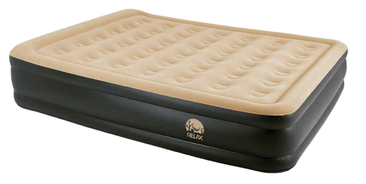Кровать надувная RELAX LUXE QUEEN с электрическим насосом, 203 х 157 х 47 смJL027266N Кровать надувная RELAX LUXE QUEEN с электрическим насосом, 203 х 157 х 47 смJL027266NНадувная кровать AIR BED COMFORT LUXE QUEEN со встроенным электронасосом 220В. - Размер кровати: 203 х 157 х 47 см.- Высота 47 см.- Время надувания 3 минуты. - Встроенная подушка по всей ширине кровати. - Выделенные края предотвращают падение с кровати. - Трехслойная платформа обеспечивает максимальный комфорт во время сна и облегчает подъем с кровати.- Встроенный электрический насос (220В). - Удобное управление насосом. - Водостойкое велюровое покрытие не позволяет белью соскальзывать. - Сумка для хранения и переноски. - Самоклеящаяся заплатка в комплекте.Артикул: JL027266N.Материал: ПВХ.Упаковка: картон.Размер упаковки, см: 41 х 32,5 х 17 см.Вес: 7,0 кг. Сдержанный дизайн, нейтральные цвета подходят к любому интерьеру и делают надувные кровати RELAX отличным выбором для домашнего использования. Кровати простые в использовании, очень комфортные, не занимают много места при хранении. Характеристики: Упаковка: коробка. Размер упаковки: 41 х 32,5 х 17 см. Размер кровати: 203 х 157 х 47 см. Цвет: бежевый. Материал: высококачественный винил с велюровым покрытием. Встроенный электрический насос: 220В.Вес: 7,0 кг. Артикул: JL027266N.